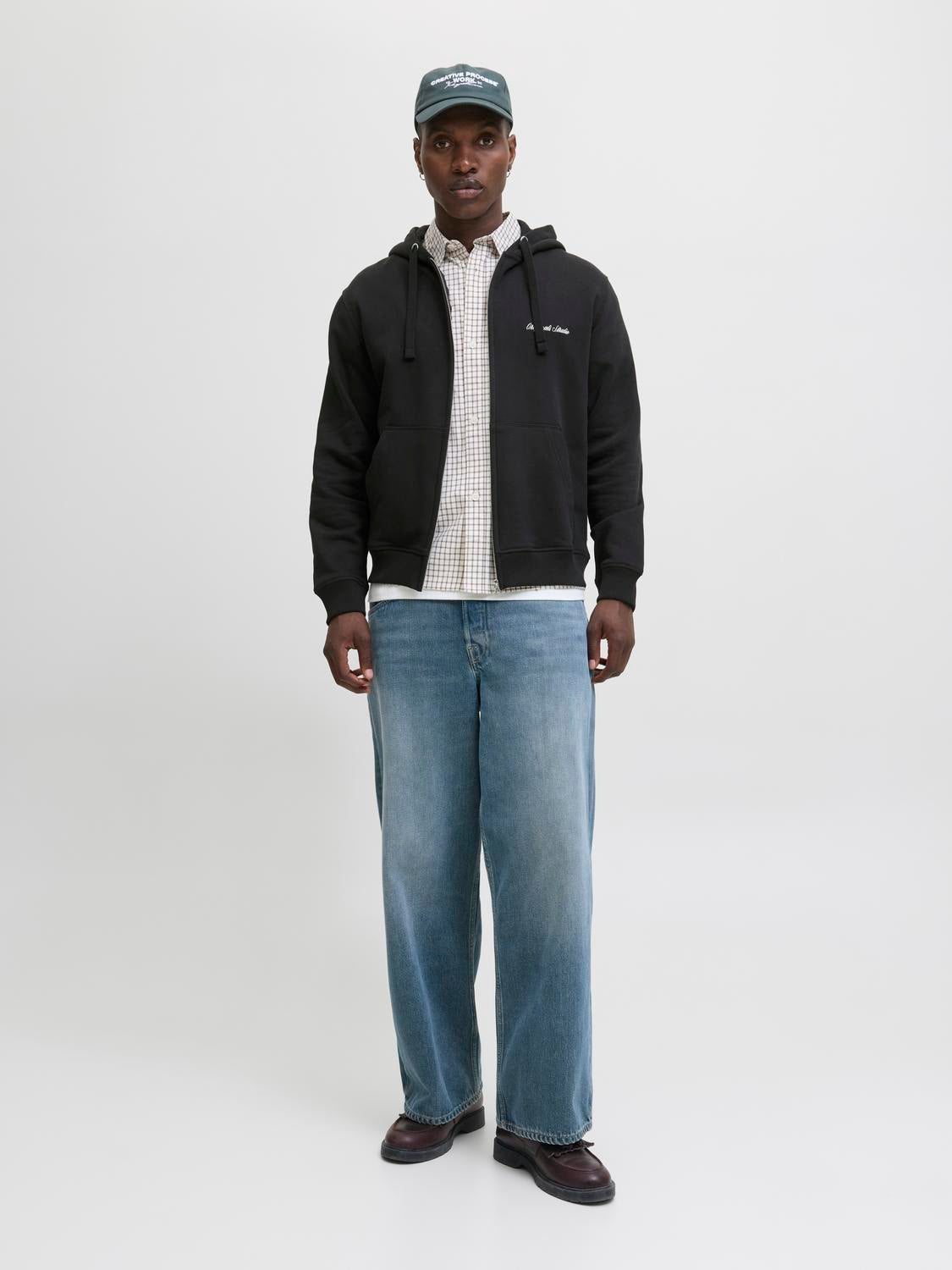 model_shot-front_full